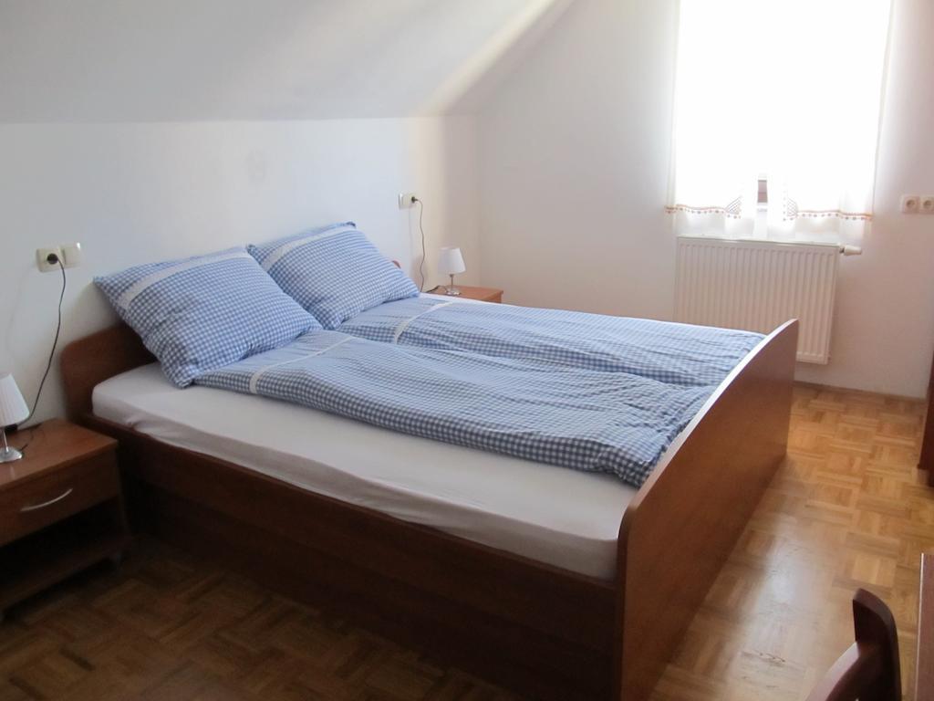 Tourist Farm Ljubica Villa Poljane nad Škofjo Loko Szoba fotó