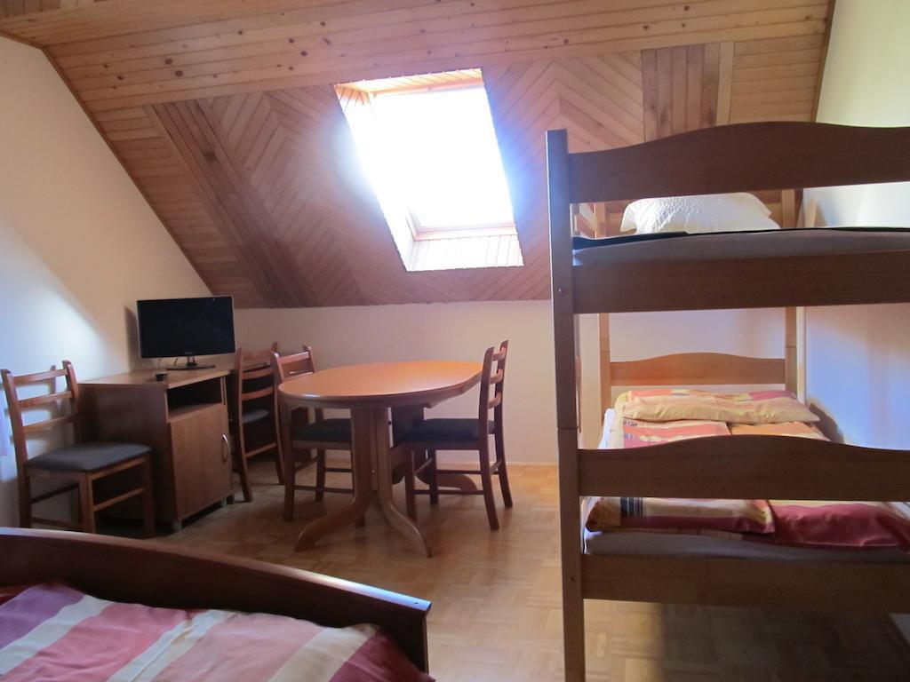 Tourist Farm Ljubica Villa Poljane nad Škofjo Loko Szoba fotó